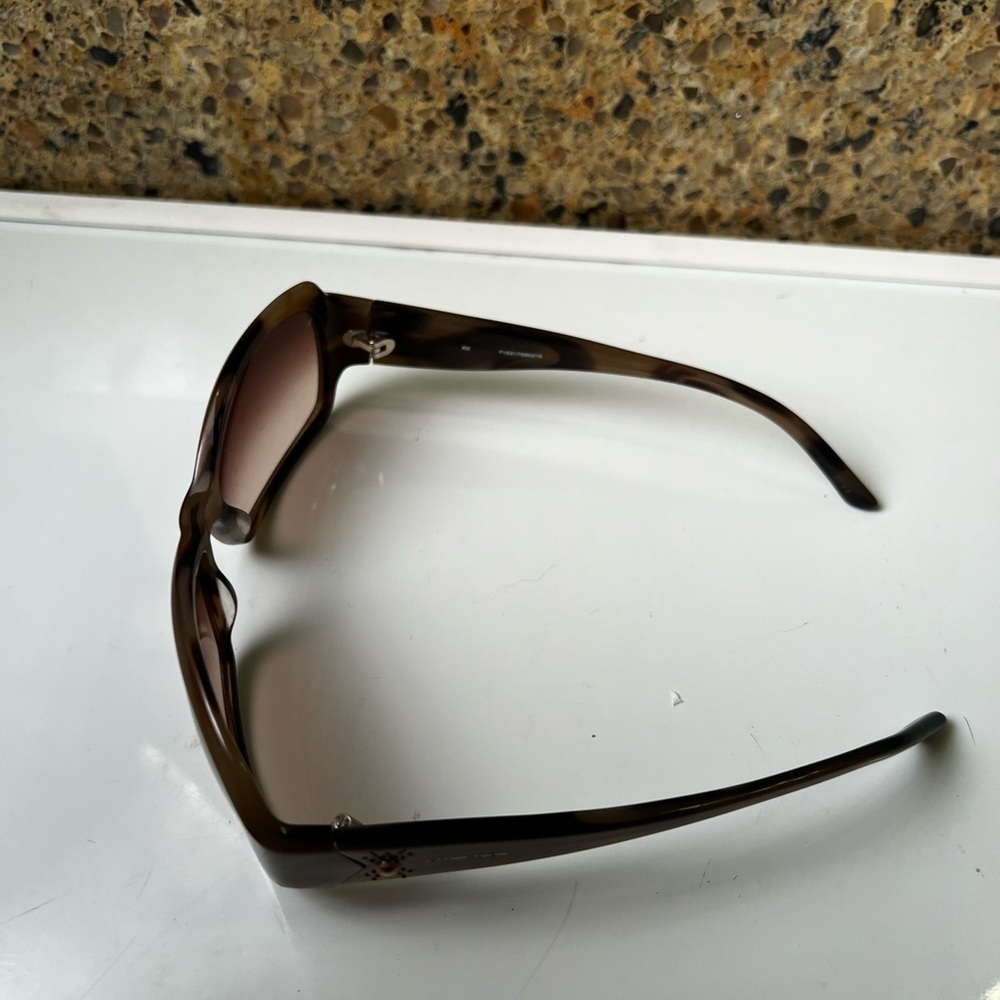 Celine Dion Preowned women’s brown sunglasses and case - Picture 15 of 16
